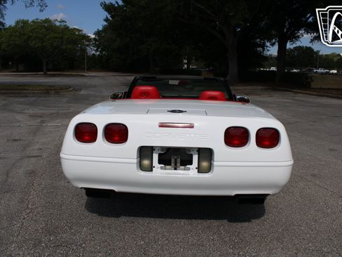 Used 1995 Chevrolet Corvette Convertible RWD image 21