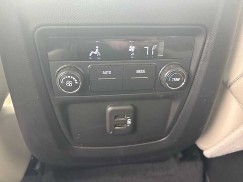 Used 2022 Buick Enclave Essence w/ Sport Touring Edition FWD image 21