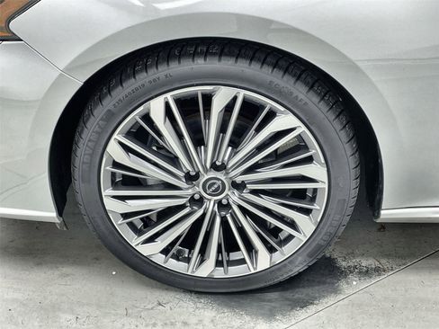 Used 2023 Nissan Altima 2.5 SL FWD image 10
