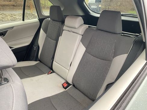 Used 2020 Toyota RAV4 XLE w/ Convenience Package image 8