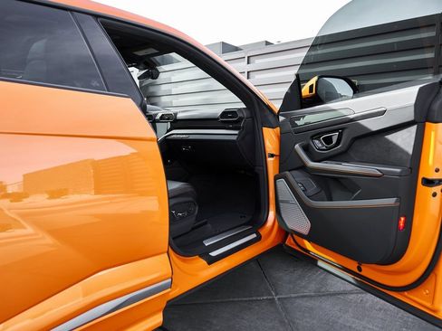 Used 2022 Lamborghini Urus image 22