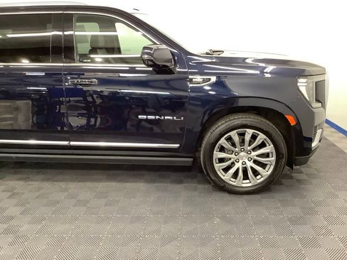 Used 2022 GMC Yukon XL Denali w/ Denali Premium Package AWD/4WD image 27