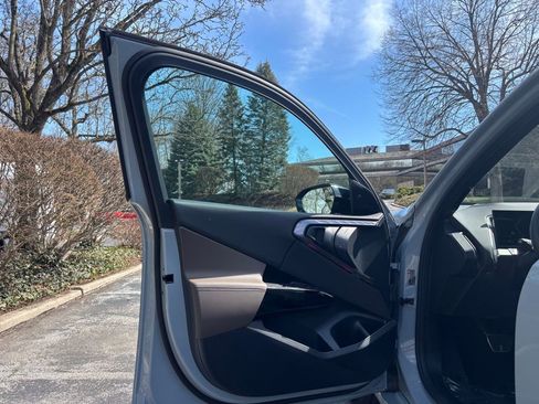 Used 2025 BMW X3 M50 w/ Premium Package image 9