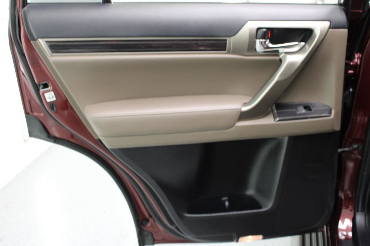 Used 2020 Lexus GX 460 Premium w/ Premium Package AWD/4WD image 39