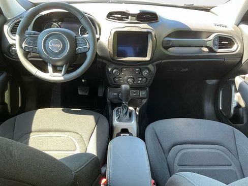 Used 2022 Jeep Renegade Latitude AWD/4WD image 12