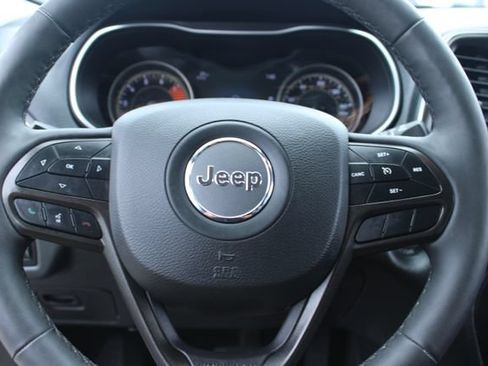 Used 2022 Jeep Cherokee Trailhawk AWD/4WD image 15