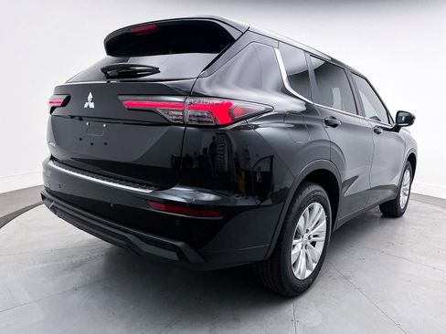 New 2025 Mitsubishi Outlander ES image 7