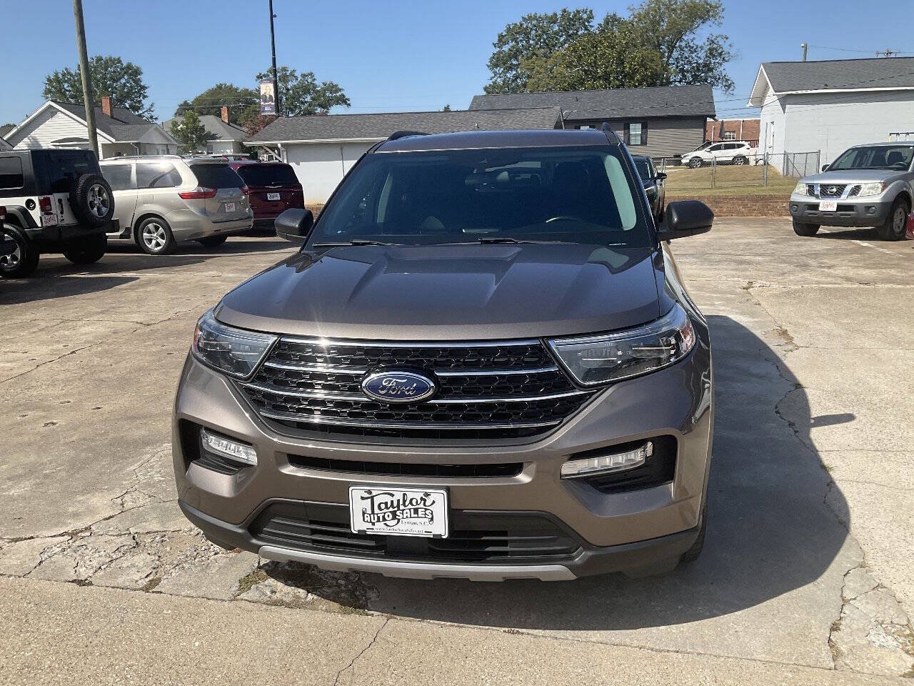 Used 2021 Ford Explorer XLT w/ Equipment Group 202A RWD image 8
