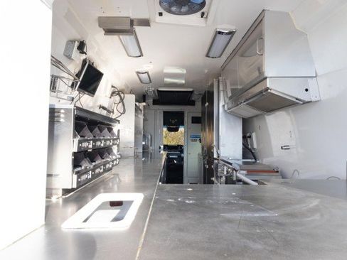 Used 2021 Mercedes-Benz Sprinter 4500 w/ Parking Package image 10