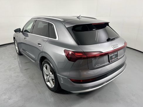 Used 2019 Audi e-tron Prestige w/ Prestige Package AWD/4WD image 33