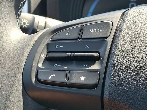 Certified 2024 Hyundai Venue Limited FWD image 21