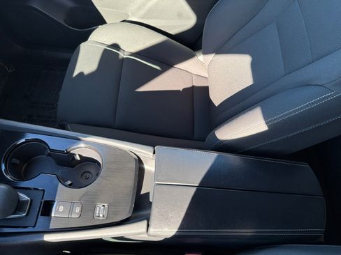 Used 2024 Nissan Rogue S image 14