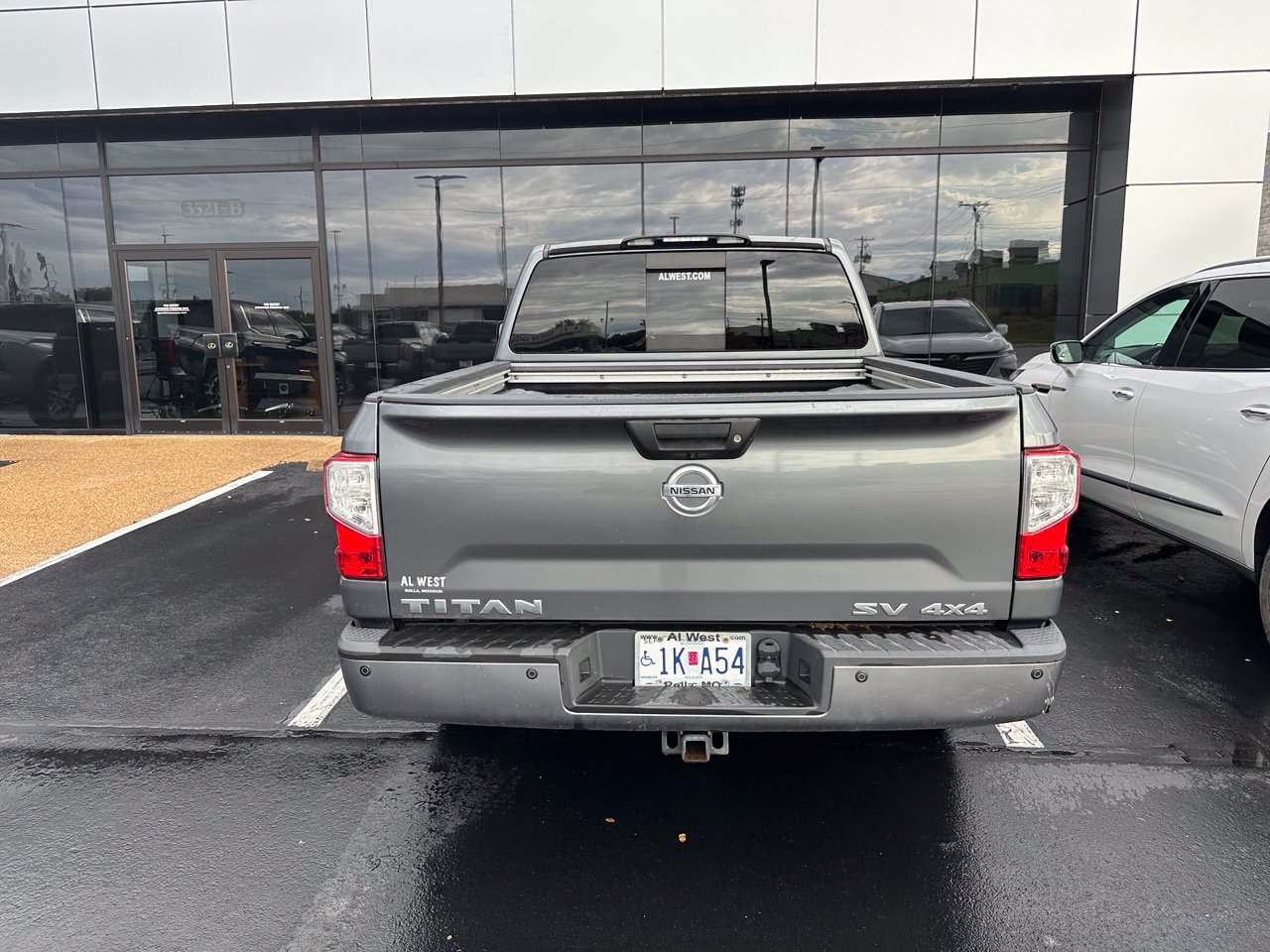 Used 2017 Nissan Titan SV AWD/4WD image 6