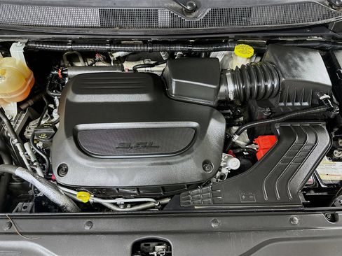 Used 2019 Chrysler Pacifica Touring-L FWD image 29