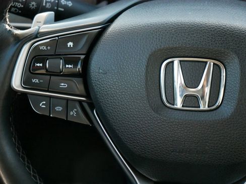 Used 2018 Honda Accord Touring image 17