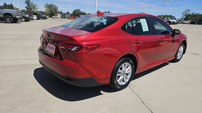 Used 2025 Toyota Camry LE AWD/4WD image 5