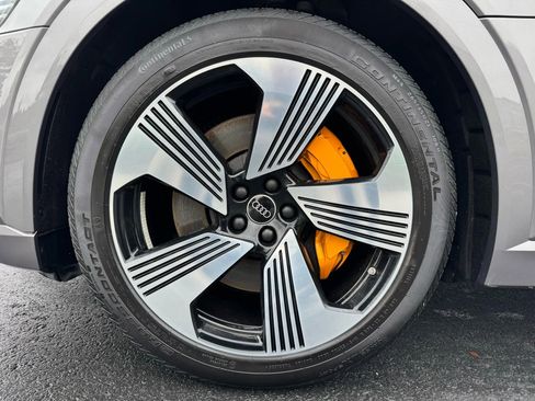 Used 2022 Audi e-tron Premium Plus w/ Premium Plus Package image 20