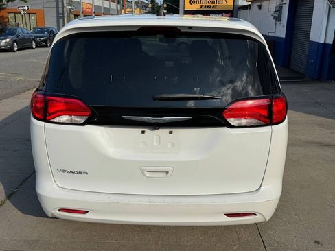 Used 2023 Chrysler Voyager LX FWD image 6