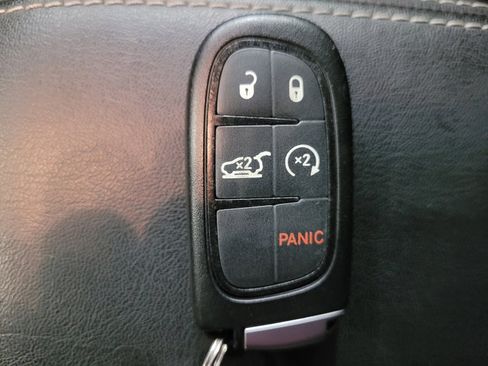 Used 2021 Jeep Cherokee Limited image 32