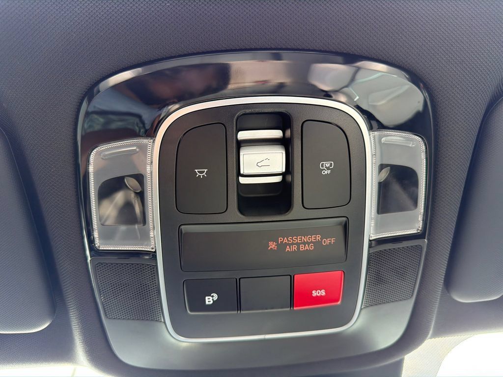 Used 2025 Hyundai Tucson Limited FWD image 34