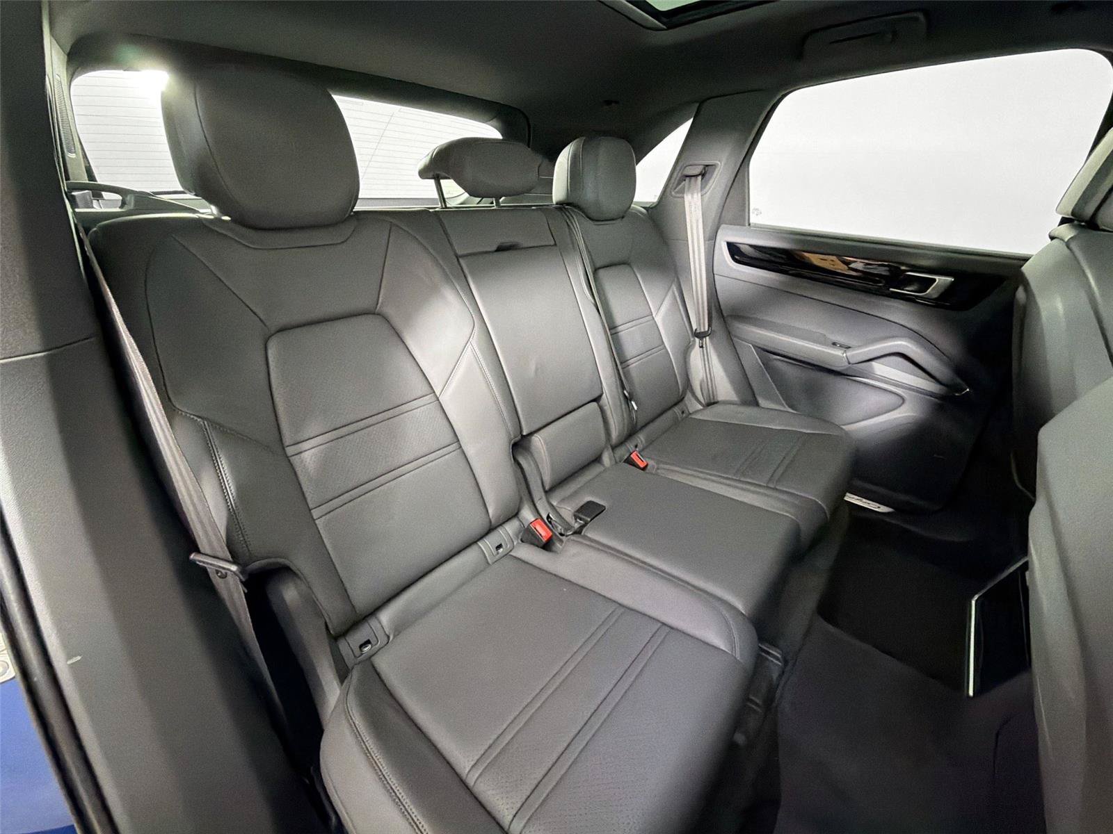 Certified 2022 Porsche Cayenne Coupe AWD/4WD image 27