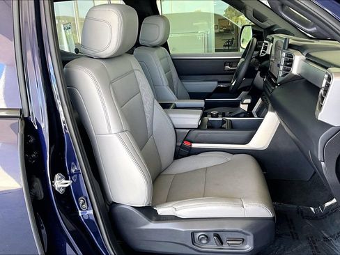 Used 2025 Toyota Tundra Limited AWD/4WD image 30