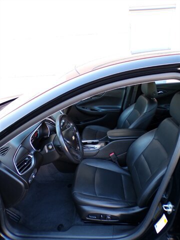 Used 2019 Chevrolet Malibu LT w/ Leather Package FWD image 15