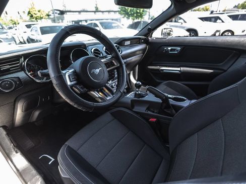 Used 2017 Ford Mustang Coupe RWD image 12