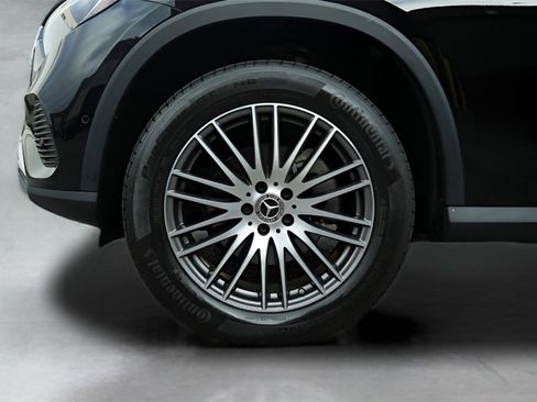 Used 2023 Mercedes-Benz GLC 300 4MATIC w/ Exclusive Trim Package image 11