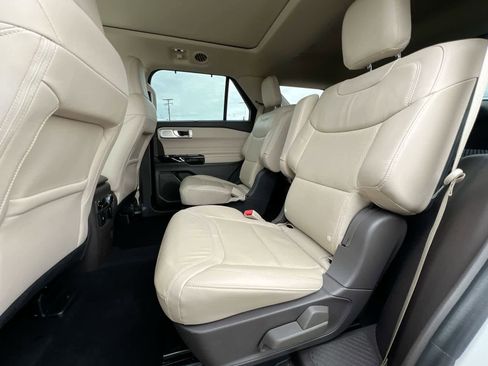 Certified 2023 Ford Explorer Platinum w/ Technology Package AWD/4WD image 19