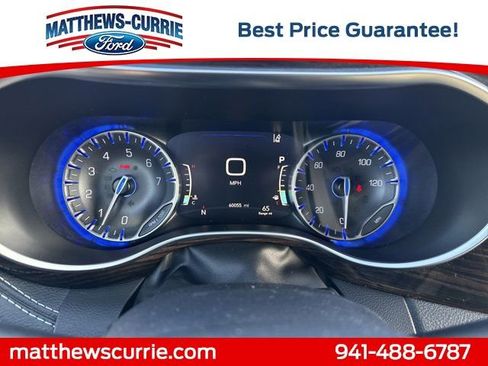 Used 2023 Chrysler Pacifica Limited image 17