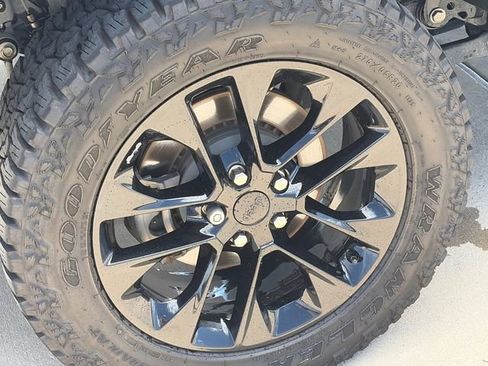 Used 2023 Jeep Gladiator Overland AWD/4WD image 11