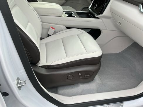 Used 2024 GMC Acadia Denali w/ Super Cruise Package image 32