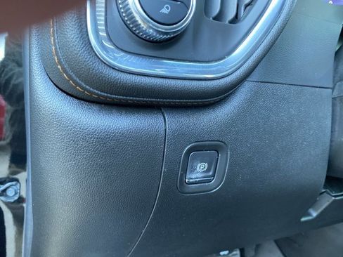 Used 2022 GMC Sierra 2500 AT4 image 28