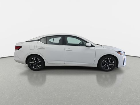 Used 2024 Nissan Sentra SV image 4