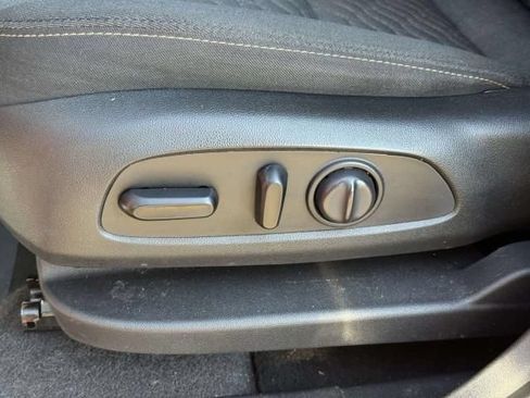 Used 2019 Chevrolet Equinox LT w/ Driver Convenience Package AWD/4WD image 12