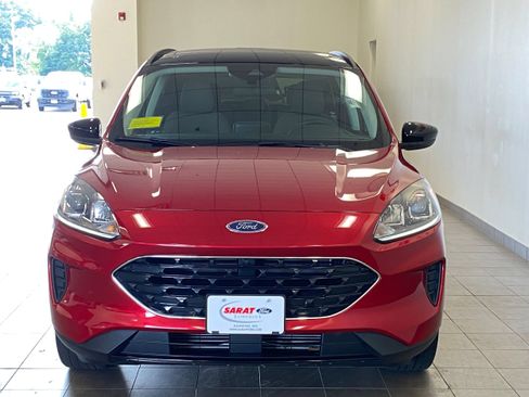 Used 2022 Ford Escape SE w/ SE Sport Appearance Package AWD/4WD image 3