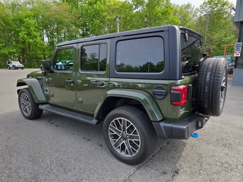 Used 2023 Jeep Wrangler Unlimited Sahara w/ Cold Weather Group AWD/4WD image 6