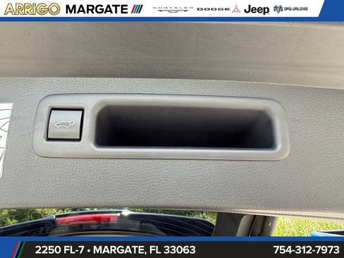Used 2024 Toyota Highlander Platinum FWD image 17