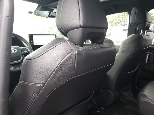 Used 2025 Toyota Sienna Limited AWD/4WD image 15