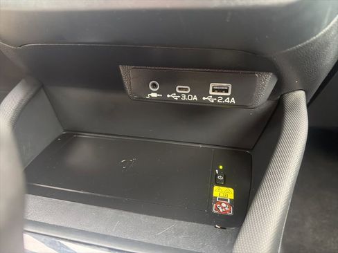 Used 2025 Subaru Forester Premium image 36