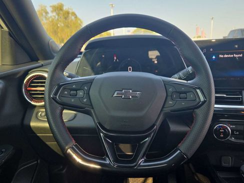 Used 2025 Chevrolet Trax RS w/ Sunroof Package FWD image 19