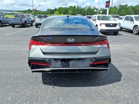 Used 2025 Hyundai Elantra Sport FWD image 5