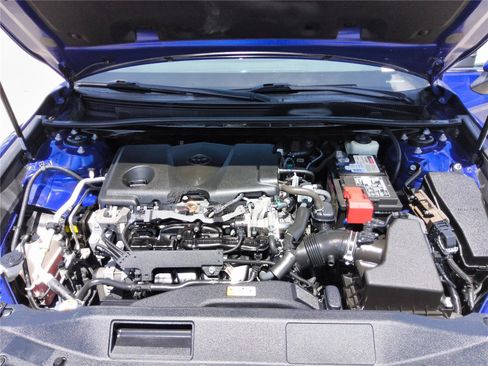 Used 2018 Toyota Camry LE FWD image 13