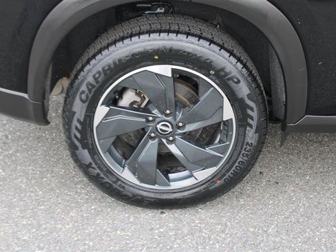 Used 2025 Nissan Rogue SV AWD/4WD image 9