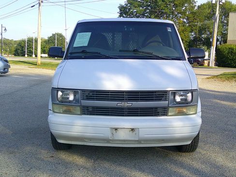Used 2003 Chevrolet Astro w/ Convenience Pkg image 2