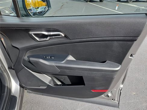 Certified 2025 Kia Sportage LX image 28