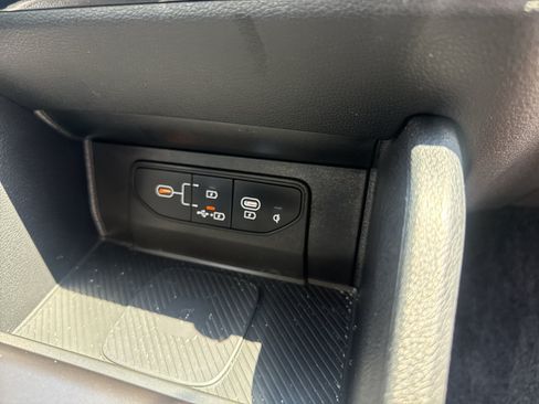 Used 2026 Kia Sportage EX FWD image 22