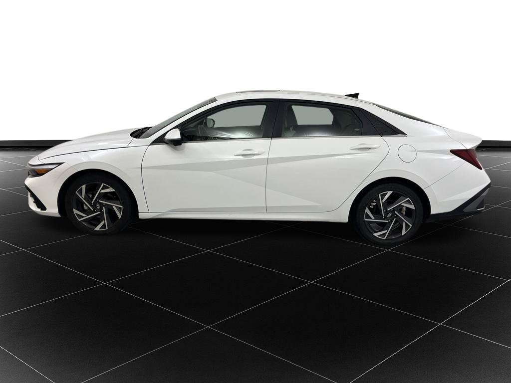 Used 2024 Hyundai Elantra Limited FWD image 2