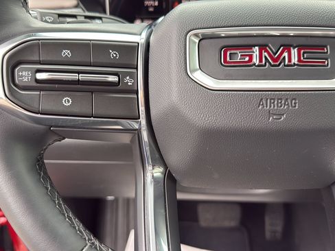 Used 2026 GMC Acadia Elevation w/ Elevation Premium Package FWD image 16